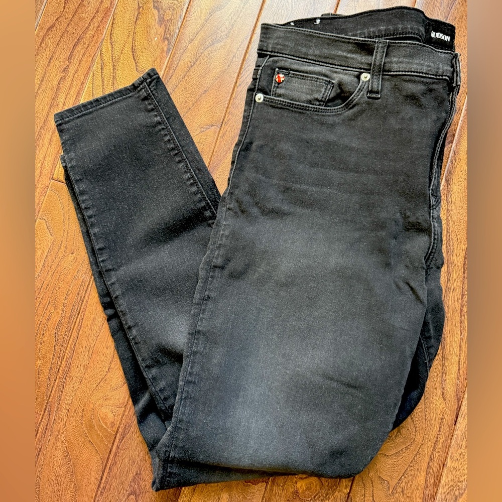 Hudson women’s black Nico super skinny size 31 Jean